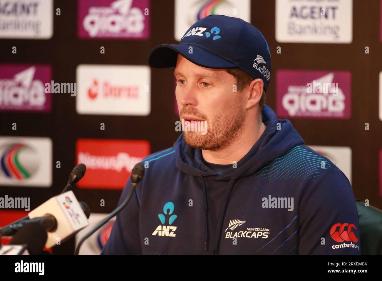 Henry Nicholls, Neuseeland Cricketer nimmt an der Pressekonferenz vor dem Spiel im Sher-e-Bangla National Cricket Stadium (SBNCS) in Mirpur, Dhaka, Banglades Teil Stockfoto