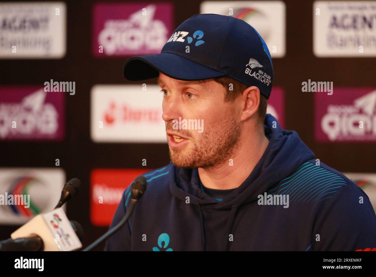 Henry Nicholls, Neuseeland Cricketer nimmt an der Pressekonferenz vor dem Spiel im Sher-e-Bangla National Cricket Stadium (SBNCS) in Mirpur, Dhaka, Banglades Teil Stockfoto