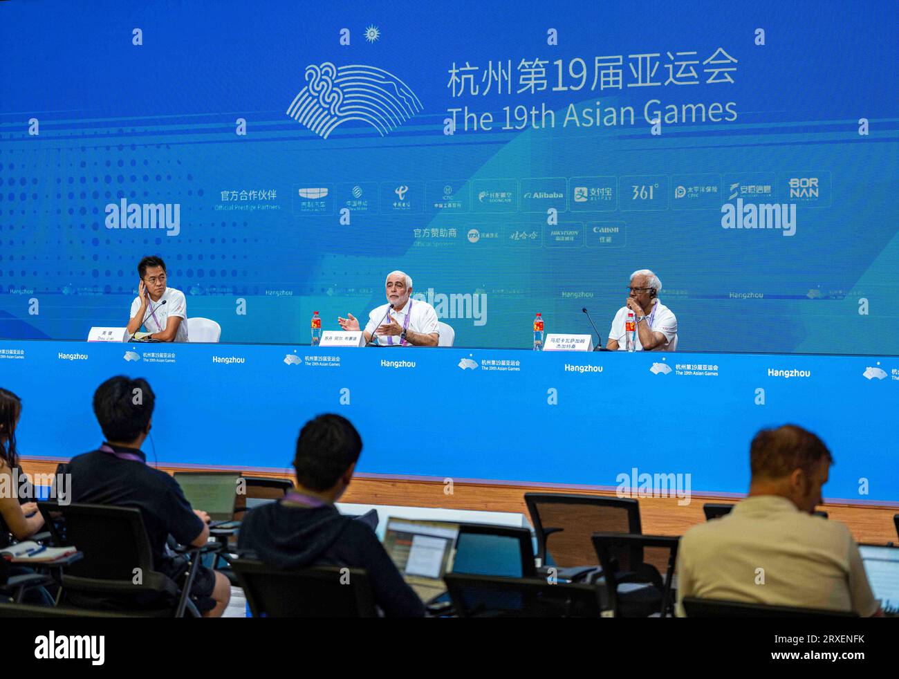 Hangzhou. September 2023 25. Dieses Foto, das am 25. September 2023 aufgenommen wurde, zeigt das MedienBriefing des OCA Anti-Doping Committee bei den 19. Asienspielen in Hangzhou, der ostchinesischen Provinz Zhejiang. Quelle: Sun Fei/Xinhua/Alamy Live News Stockfoto