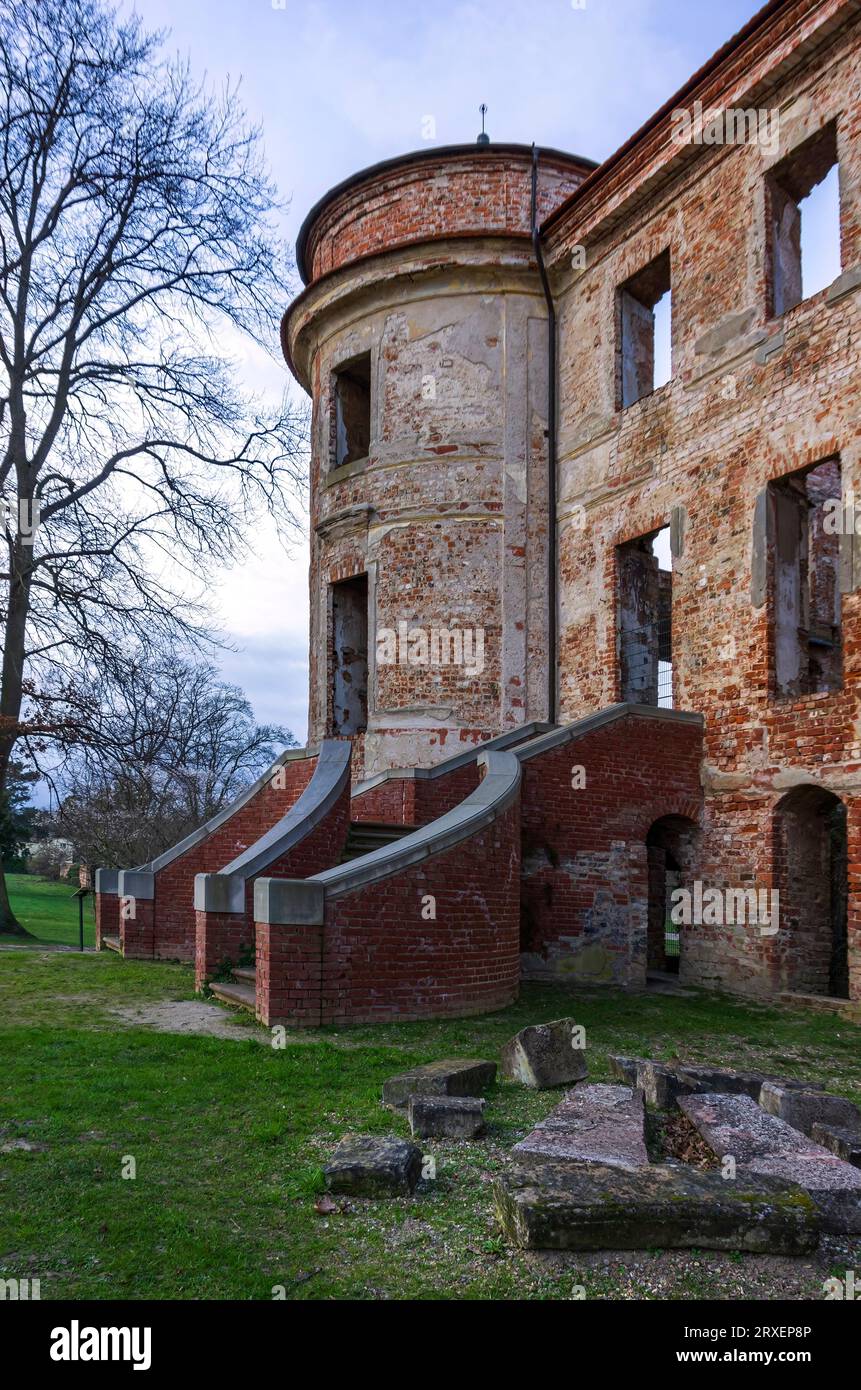 Schloss und Kloster Dargun aus dem späten 17. Jahrhundert in seiner heutigen Form, in der gleichnamigen Stadt Dargun, Mecklenburgische Seenplatte, Deutschland. Stockfoto