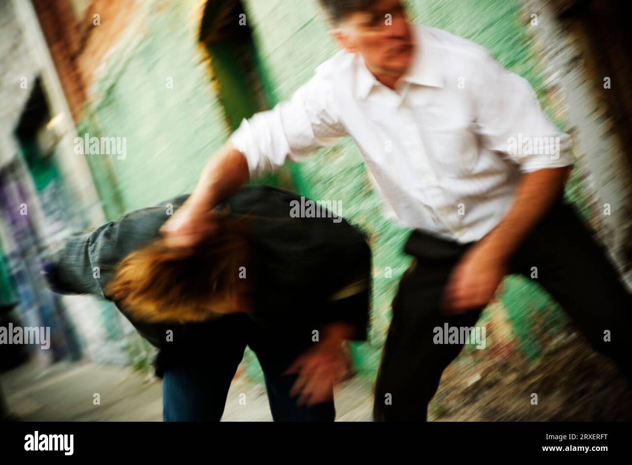 Zwei Männer kämpfen. Stockfoto