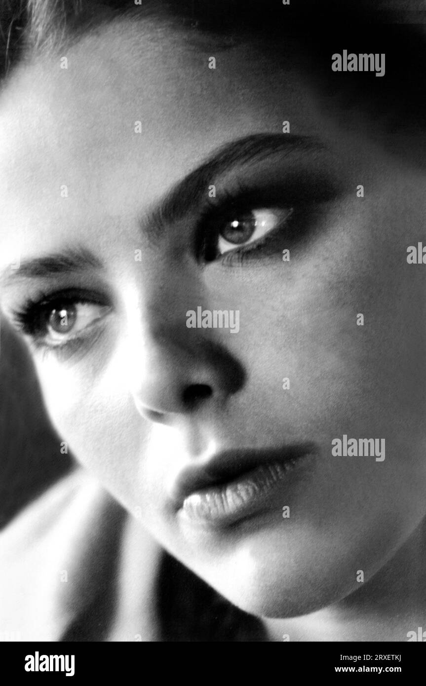 ORNELLA MUTI im SCHLAFZIMMER des BISCHOFS (1977) - Originaltitel: LA STANZA DEL VESCOVO - Regie: DINO RISI. Carlton Film Exporte / Album Stockfoto