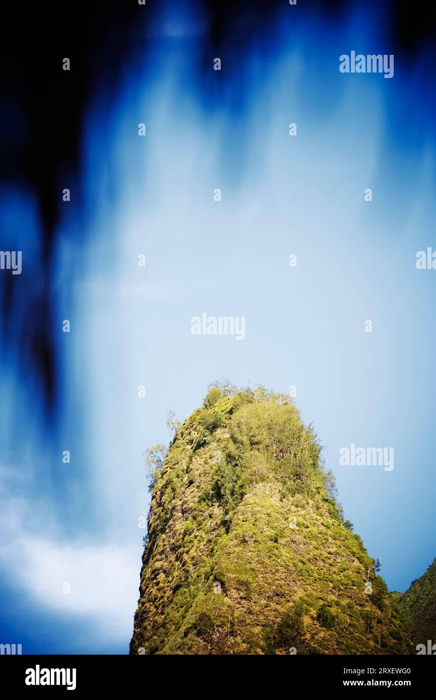Iao Needle (Kuka emoku) im Iao Valley State Monument auf der Insel Maui. Stockfoto