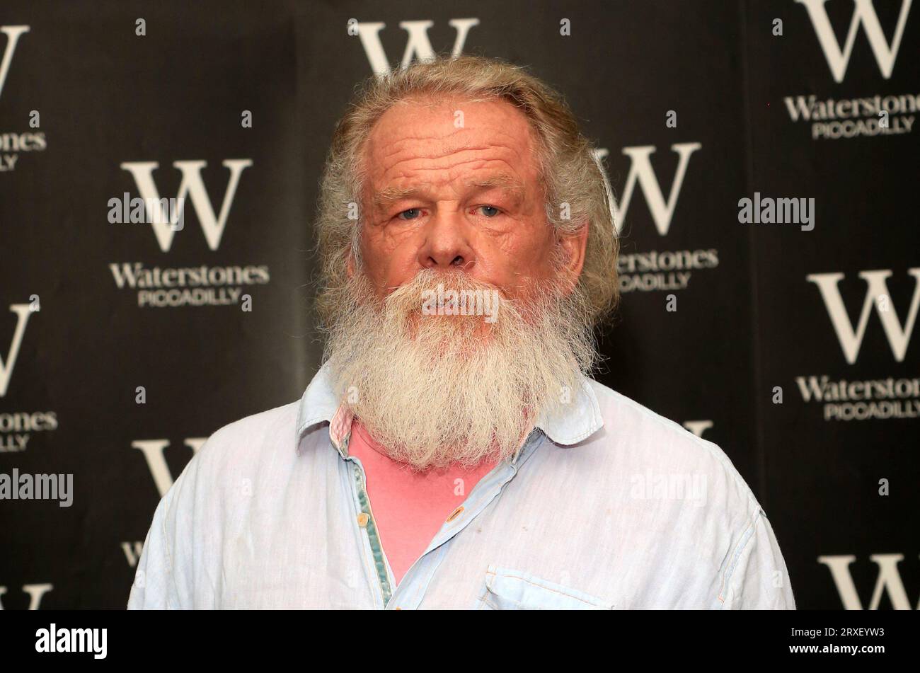 Der amerikanische Schauspieler Nick Nolte nimmt an einem Waterstones-Buch Teil, das für seine Autobiographie Rebel, My Life Outside the Lines in London unterzeichnet wird. Stockfoto