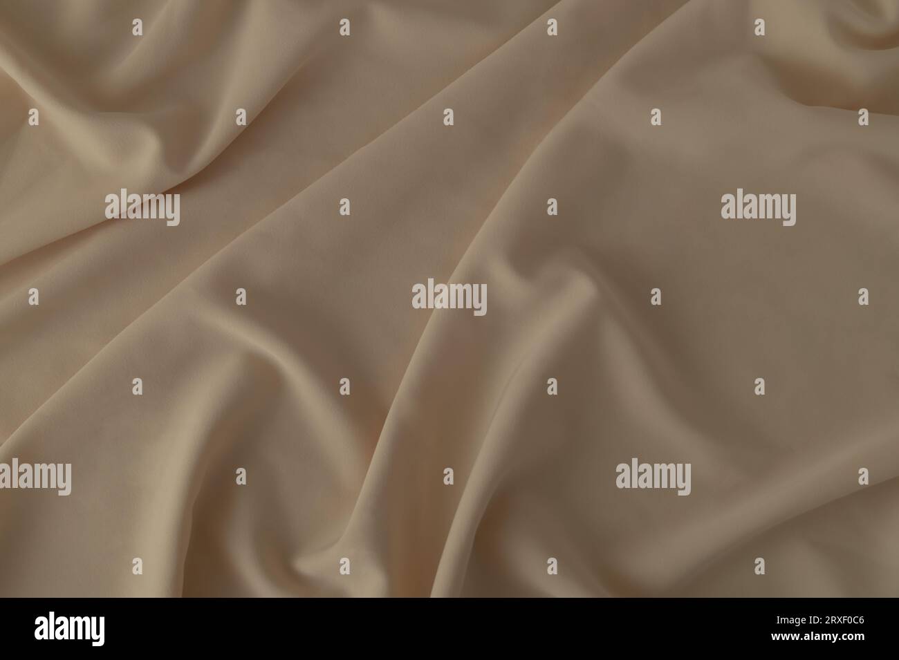 Moderner Seidenstoffhintergrund. Minimales Konzept. Neutrales Design. Flach liegend, Ansicht oben. Stockfoto