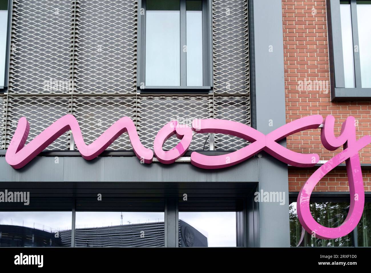 Schild zum Moxy Hotel am Ende der M32 in Bristol UK Stockfoto