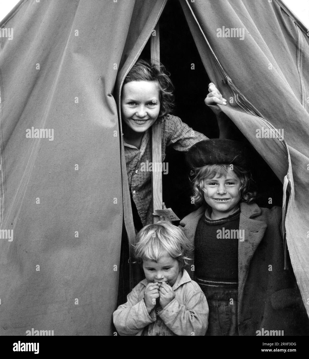 Dorothea lange: Unbeschwerte Kinder im Merrill FSA Camp, Klamath County, Oregon, 1939 Stockfoto