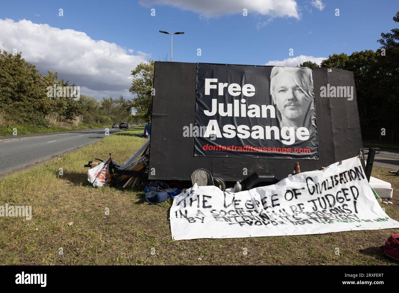 Julian Assange Kampagne ProtestFahrradtour vor der HMP Belmarsh London - nicht ausliefern Assange Kampagne Halten Sie eine Massenproteste Fahrradtour durch die Stadt Stockfoto