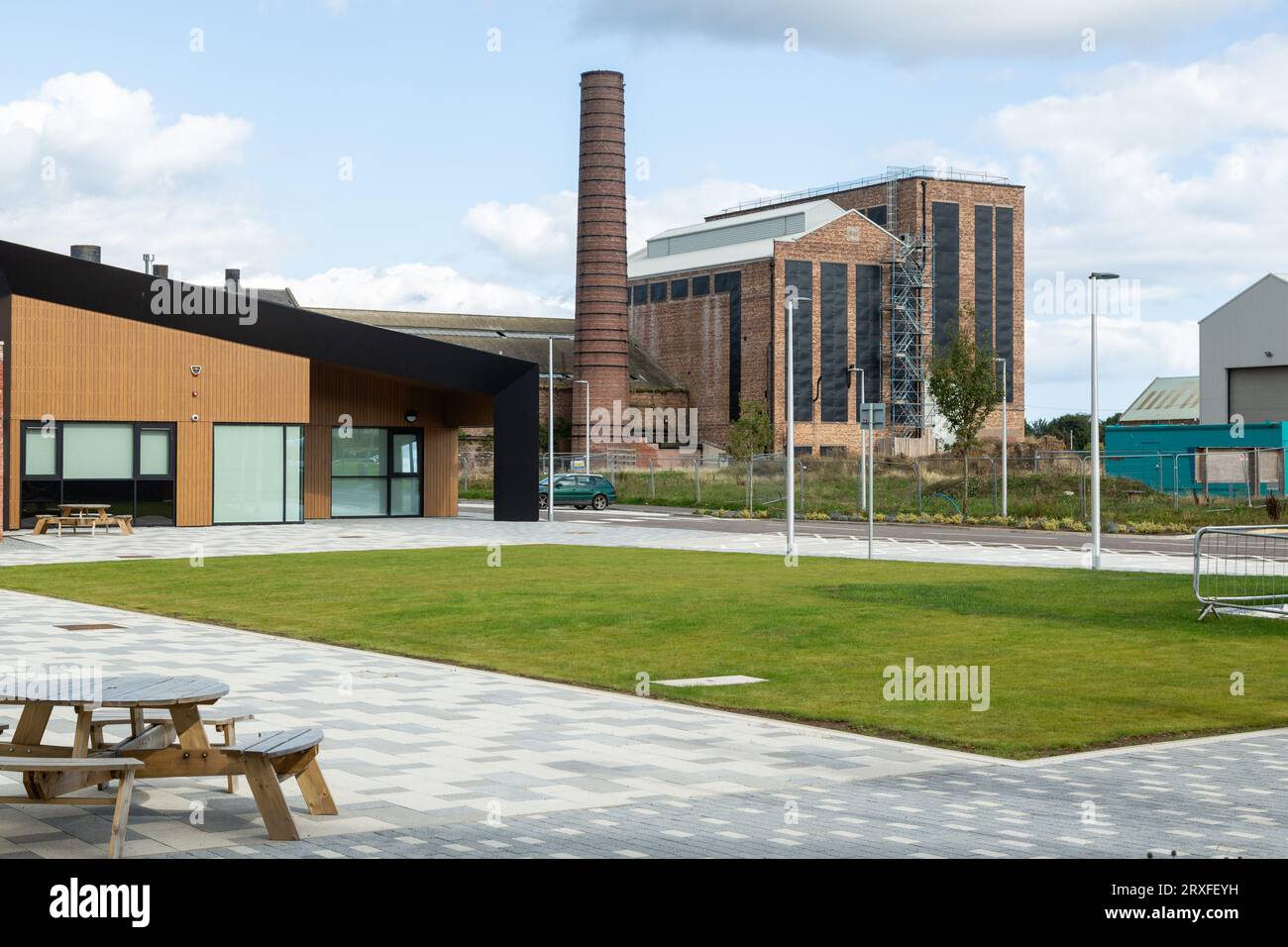 Blick auf den alten Guardbridge Paper Mill Komplex vom Campus der University of St Andrews Eden Stockfoto