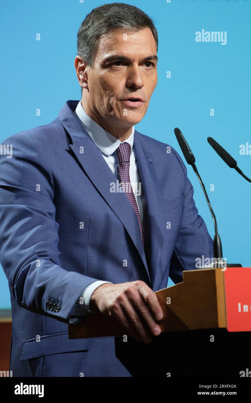 Der spanische Premierminister Pedro Sanchez während der Abschlusszeremonie des "Europäischen Tags der Sprachen" am 25. September im Cervantes-Institut Stockfoto