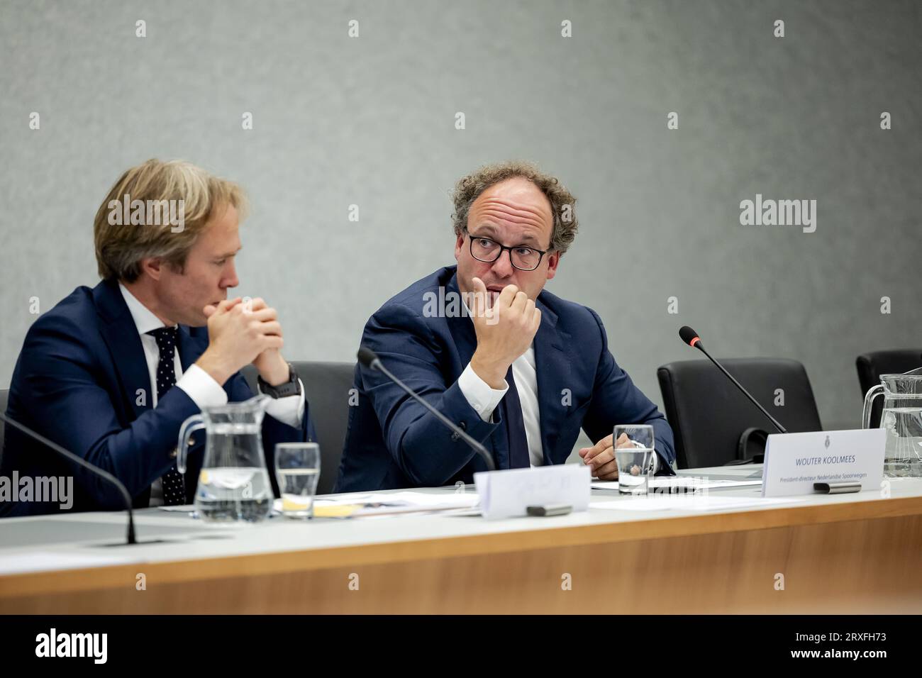 DEN HAAG - NS-Chef Wouter Koolmees während eines technischen Briefings mit dem Repräsentantenhaus über Änderungen, die im Hauptbahnnetz umgesetzt werden sollten, um die Massen im öffentlichen Verkehr überschaubar zu halten. Eine Mehrheit des Hauses ist gegen die Pläne der NS, während der Hauptverkehrszeit ein teureres Zugticket zu kaufen (Rush Hour Tax). ANP ROBIN VAN LONKHUIJSEN niederlande raus - belgien raus Stockfoto