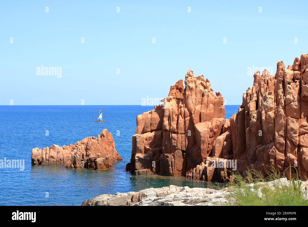 Die Roten Felsen (genannt „Rocce Rosse“) in Arbatax, Sardinien, Italien, Europa Stockfoto