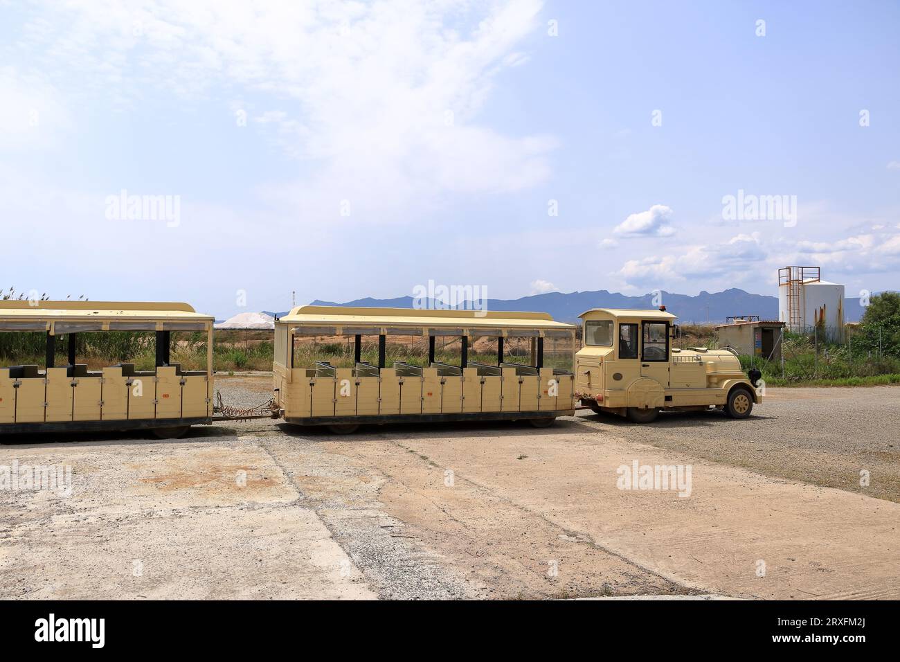 Cagliari: Überblick über die Salzlösung im Molentargius-Regionalpark - Idrovora von Rollo - Sardinien in Italien Stockfoto