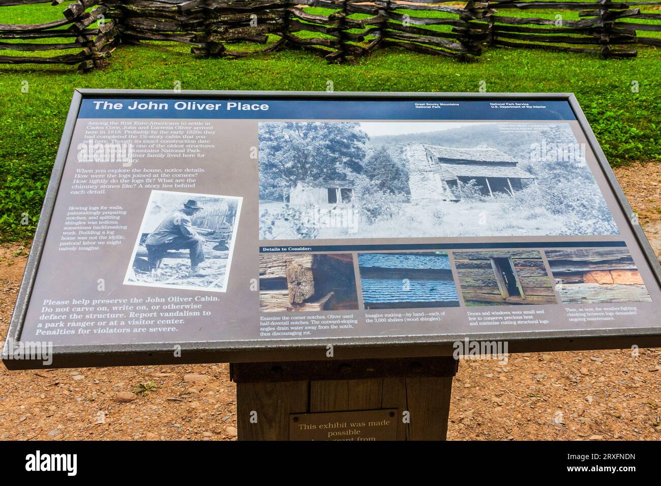 John Oliver Cabin ist eine historische Stätte im Dorf Cades Cove im Great Smoky Mountain National Park in Tennessee. Stockfoto