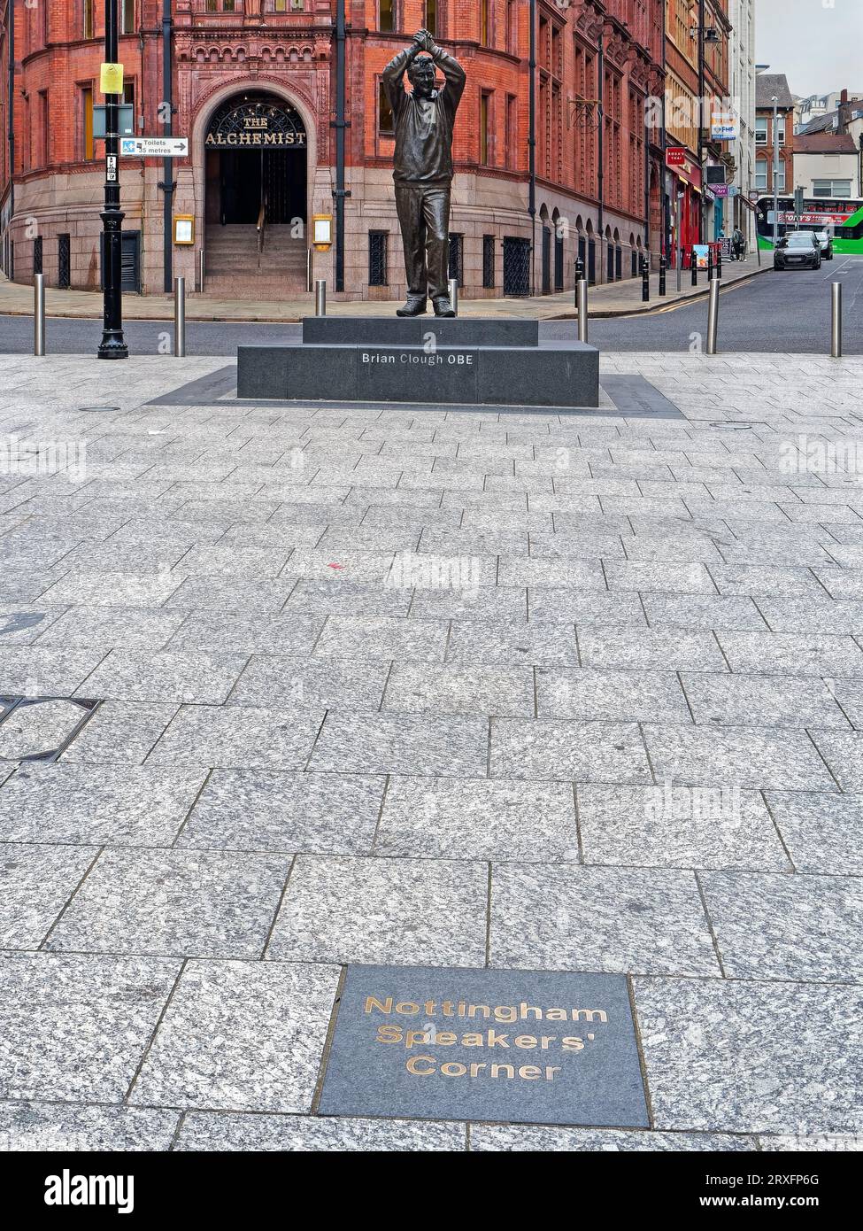 Großbritannien, Nottingham, King Street, Brian Clough Statue Stockfoto