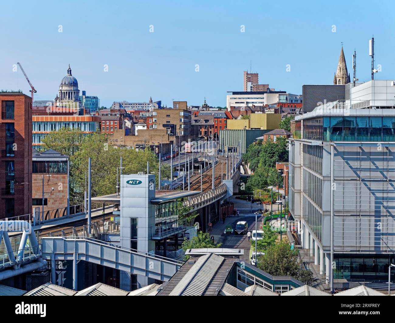 UK, Nottingham, Nottingham Express Transit am Bahnhof Nottingham. Stockfoto