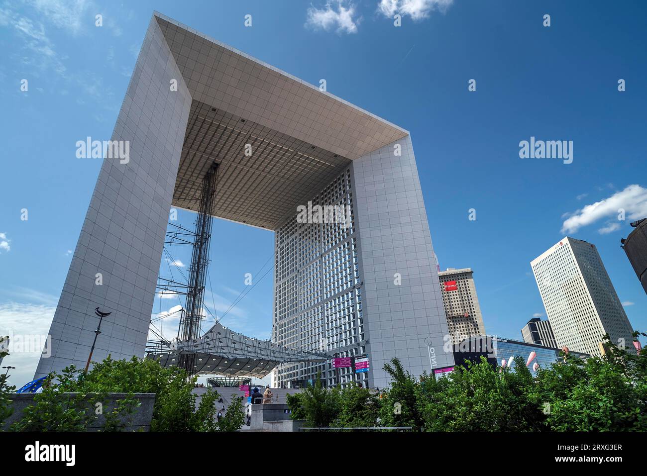 Le Grand Arche, Maße: H 110, 9 m, B 106, 9 m, L 112 m, im neuen Hochhausviertel La Defence, Paris, Frankreich Stockfoto