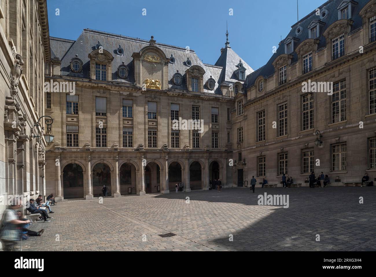 Innenhof der Sorbonne, der wichtigsten französischen Universität, erbaut im 17. Jahrhundert, Paris, Frankreich Stockfoto