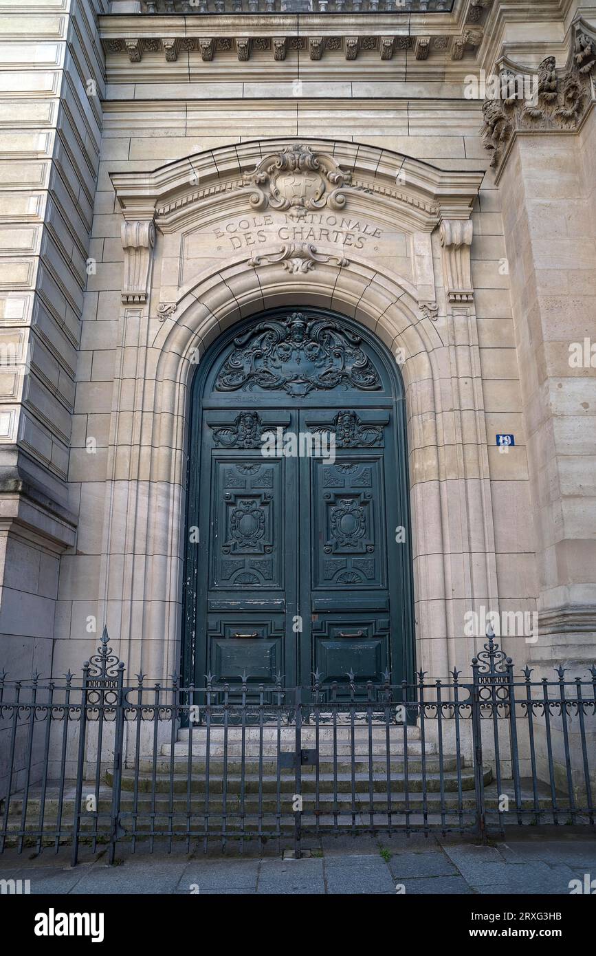 Eingangsportal der National School of Documentary Research, 65 Rue de Richelieu, Paris, Frankreich Stockfoto