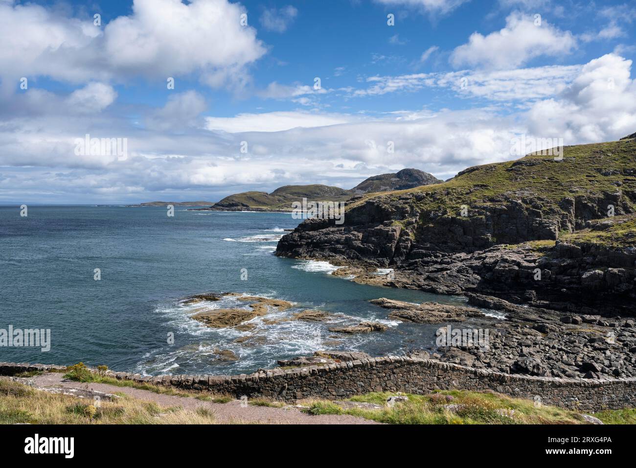 Raue Küstenlandschaft am westlichsten Punkt der britischen Hauptinsel, Ardnamurchan, Schottland, Großbritannien Stockfoto