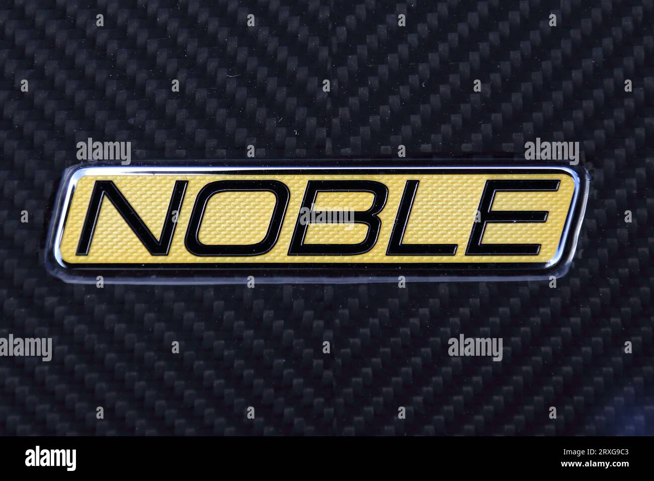 Abzeichen auf einem Noble Supercar auf dem jährlichen Treffen für Klassiker, Sport und Supersportwagen im Stonor Park in Oxfordshire, Großbritannien Stockfoto