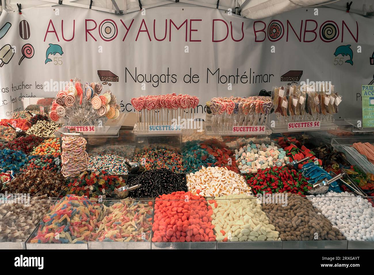 Süßigkeiten an einem Straßenstand, Paris, Frankreich Stockfoto