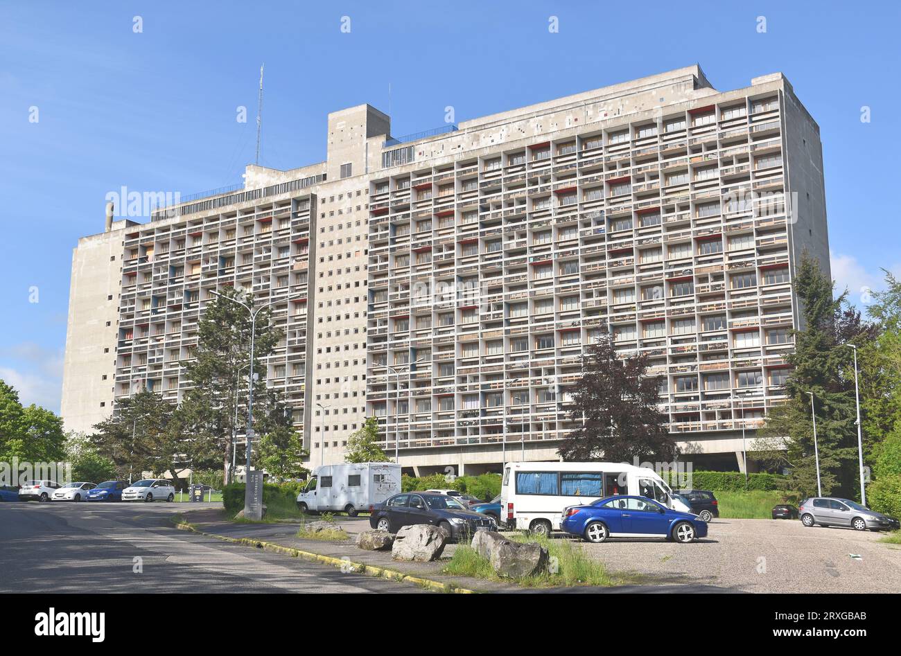 Die letzte und größte der fünf Unités d’habitation von Le Corbusier, auf einem Hügel oberhalb der Stadt Firminy in Ostfrankreich, wurde 1965-7 erbaut Stockfoto