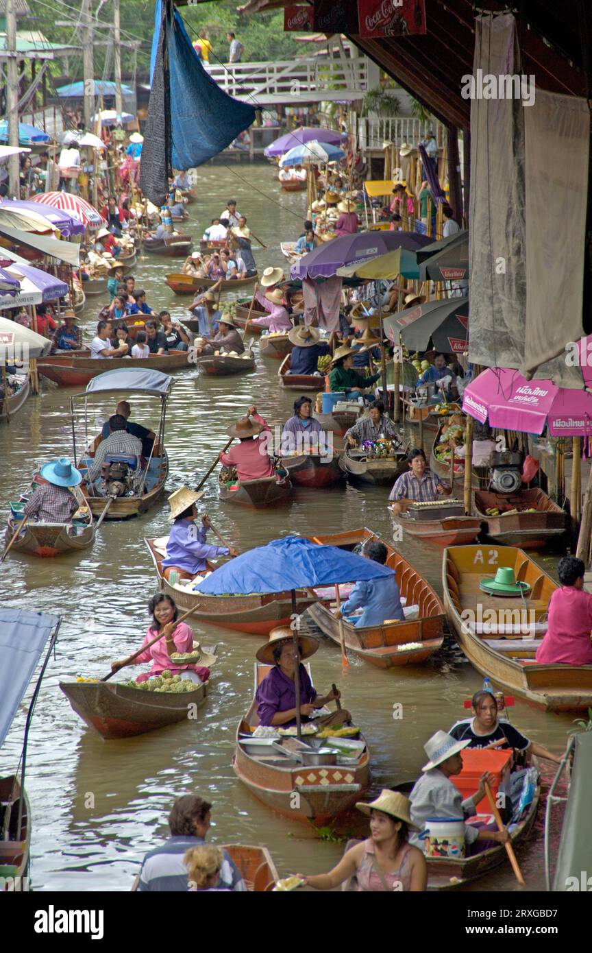 Schwimmender Markt, in der Nähe von Kanchanaburi, Thailand Stockfoto