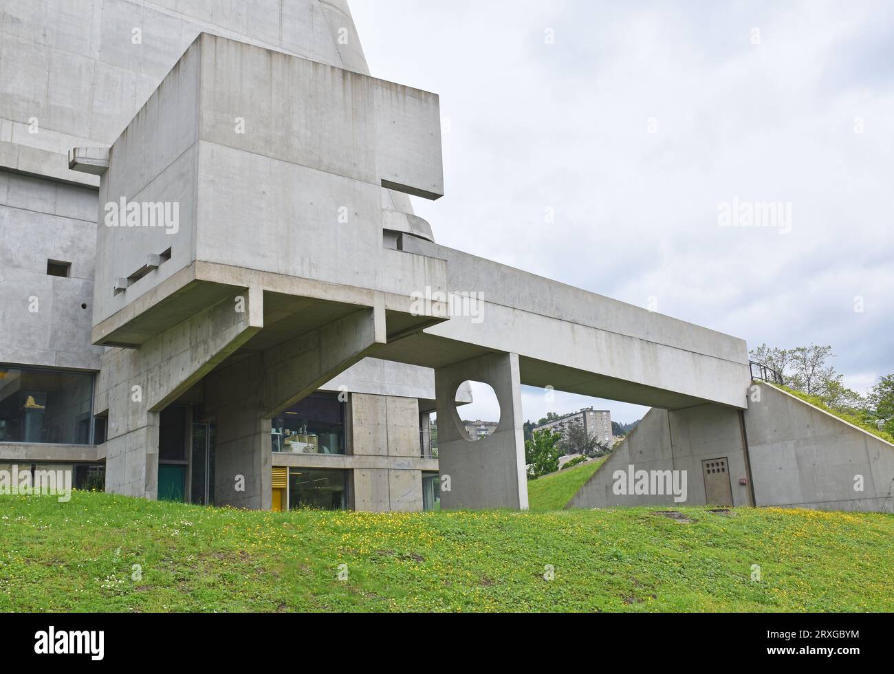 Kirche St. Pierre, heute Kulturzentrum, Firminy, Frankreich, Architekten Le Corbusier, et al. fast vollständig aus Stahlbeton, Baujahr 1973-2006 Stockfoto