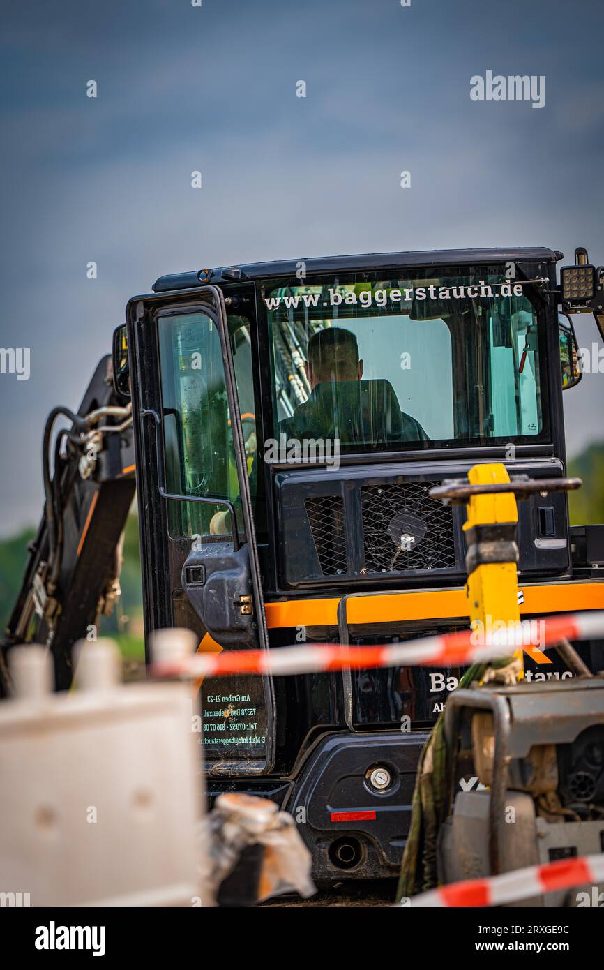 Black Yanmar Mini Raupenbagger bei Erdarbeiten für den Hausbau auf der Baustelle, Deutschland, Europa Stockfoto