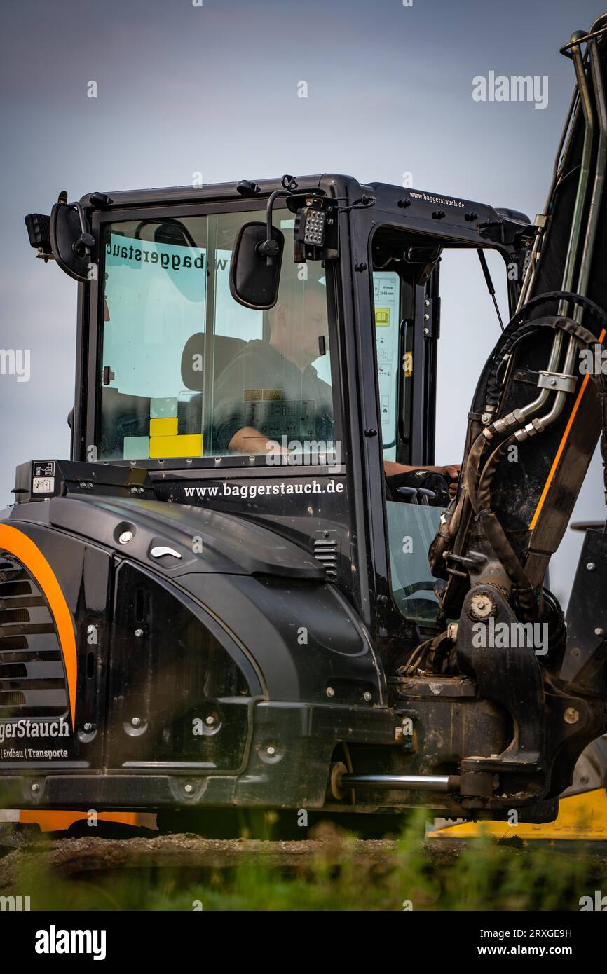 Black Yanmar Mini Raupenbagger bei Erdarbeiten für den Hausbau auf der Baustelle, Deutschland, Europa Stockfoto