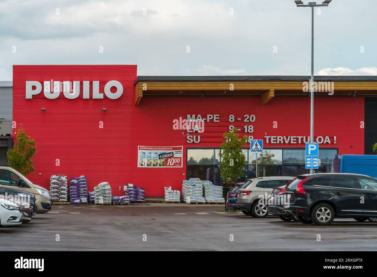 Puuilo ist eine finnische Einzelhandelskette im finnischen Lahti. Juli 30, 2023. Stockfoto
