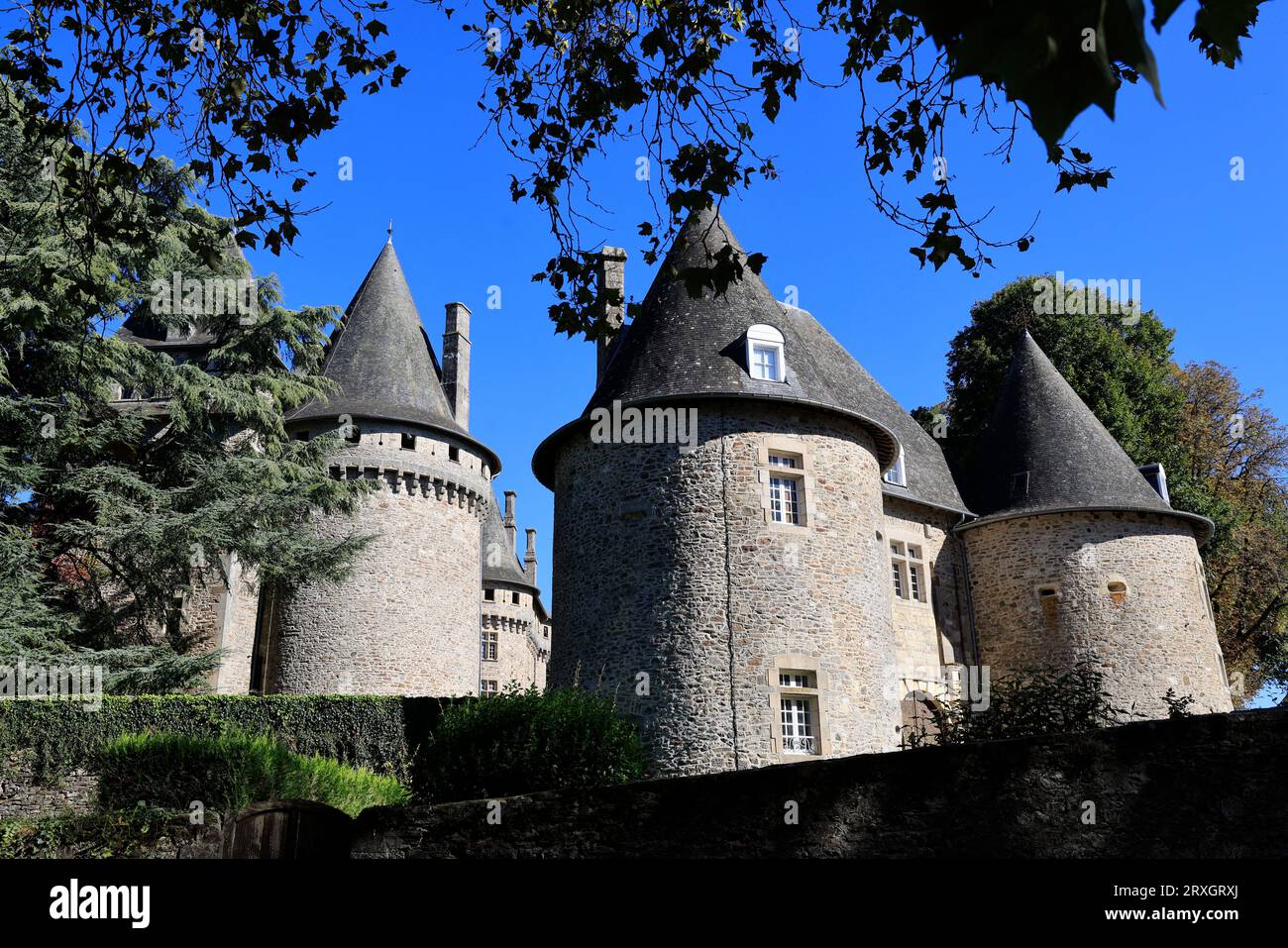 Das Château de Pompadour in Corrèze in Limousin. Der König von Frankreich Ludwig XV. Bot es seiner Geliebten, der berühmten Marquise de Pompadour, im Jahr 1745 an. Hallo Stockfoto