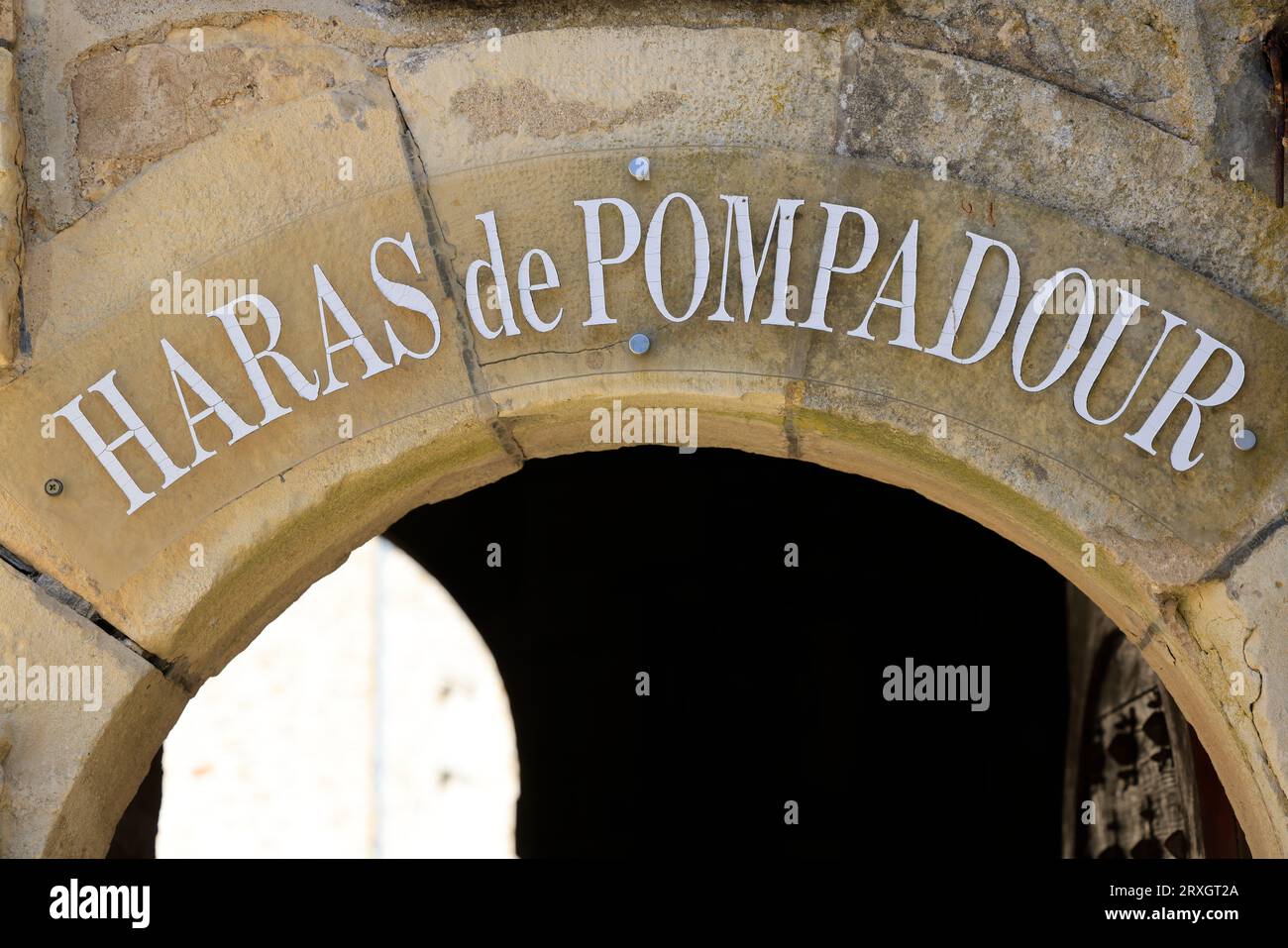 Das Château de Pompadour in Corrèze in Limousin. Der König von Frankreich Ludwig XV. Bot es seiner Geliebten, der berühmten Marquise de Pompadour, im Jahr 1745 an. Hallo Stockfoto