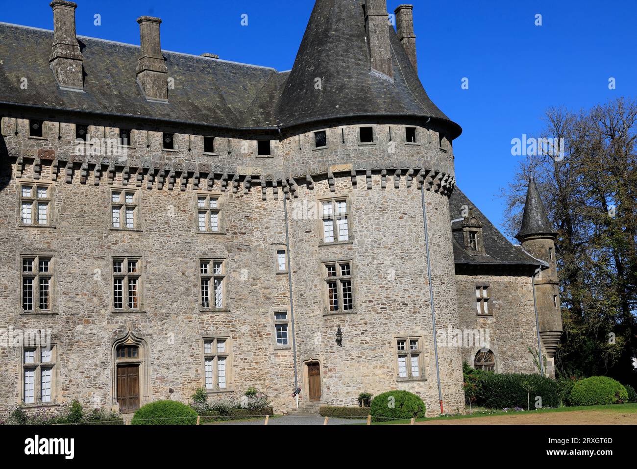 Das Château de Pompadour in Corrèze in Limousin. Der König von Frankreich Ludwig XV. Bot es seiner Geliebten, der berühmten Marquise de Pompadour, im Jahr 1745 an. Hallo Stockfoto