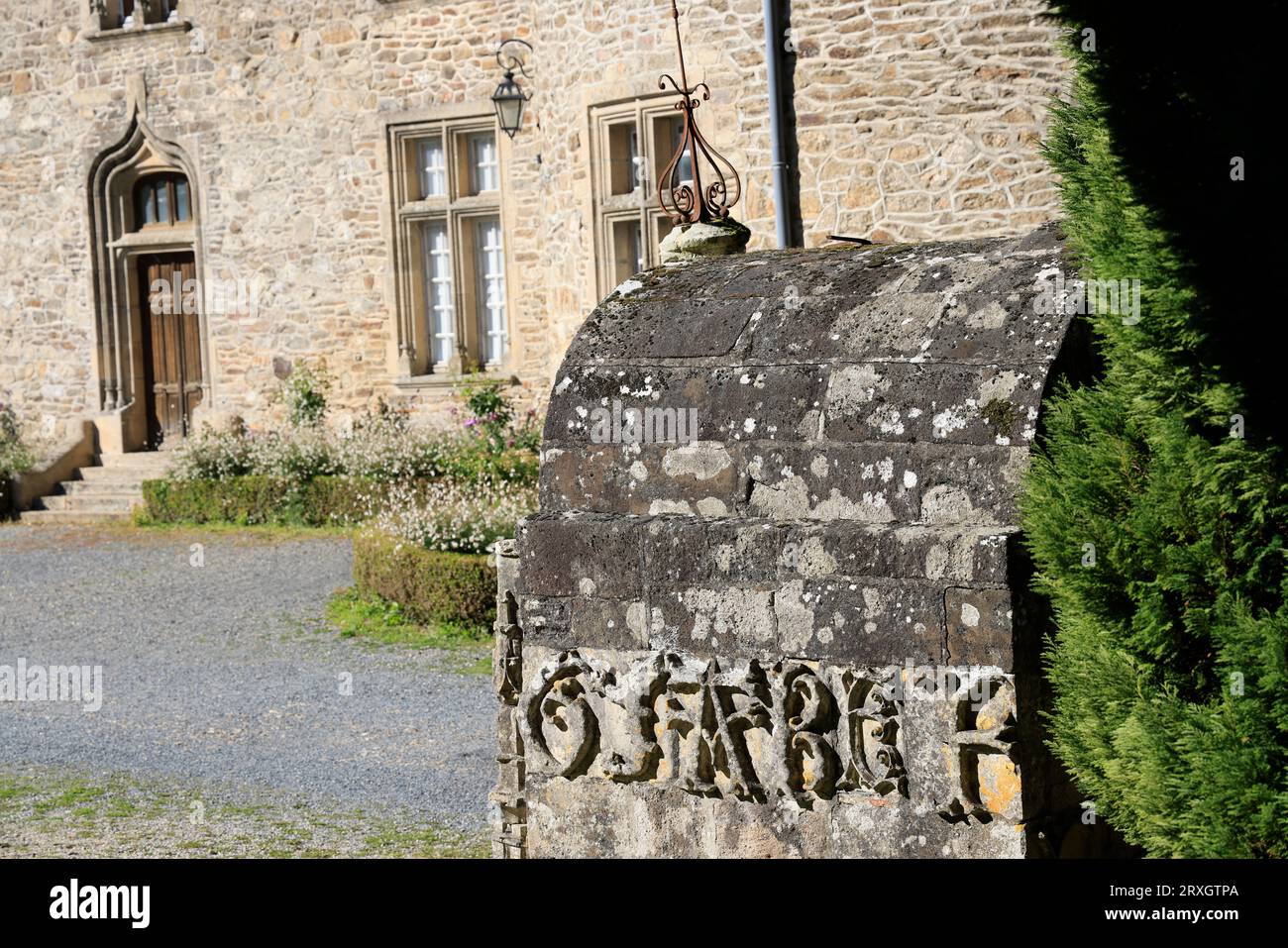 Das Château de Pompadour in Corrèze in Limousin. Der König von Frankreich Ludwig XV. Bot es seiner Geliebten, der berühmten Marquise de Pompadour, im Jahr 1745 an. Hallo Stockfoto