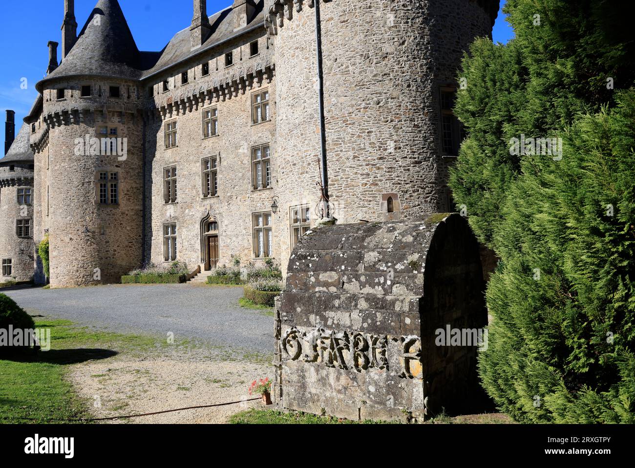 Das Château de Pompadour in Corrèze in Limousin. Der König von Frankreich Ludwig XV. Bot es seiner Geliebten, der berühmten Marquise de Pompadour, im Jahr 1745 an. Hallo Stockfoto