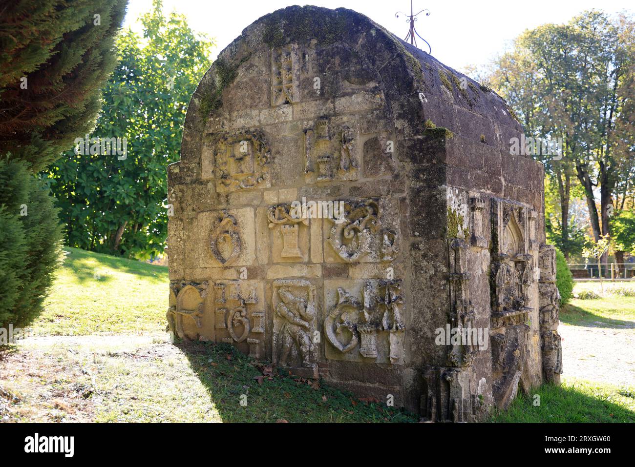 Das Château de Pompadour in Corrèze in Limousin. Der König von Frankreich Ludwig XV. Bot es seiner Geliebten, der berühmten Marquise de Pompadour, im Jahr 1745 an. Hallo Stockfoto