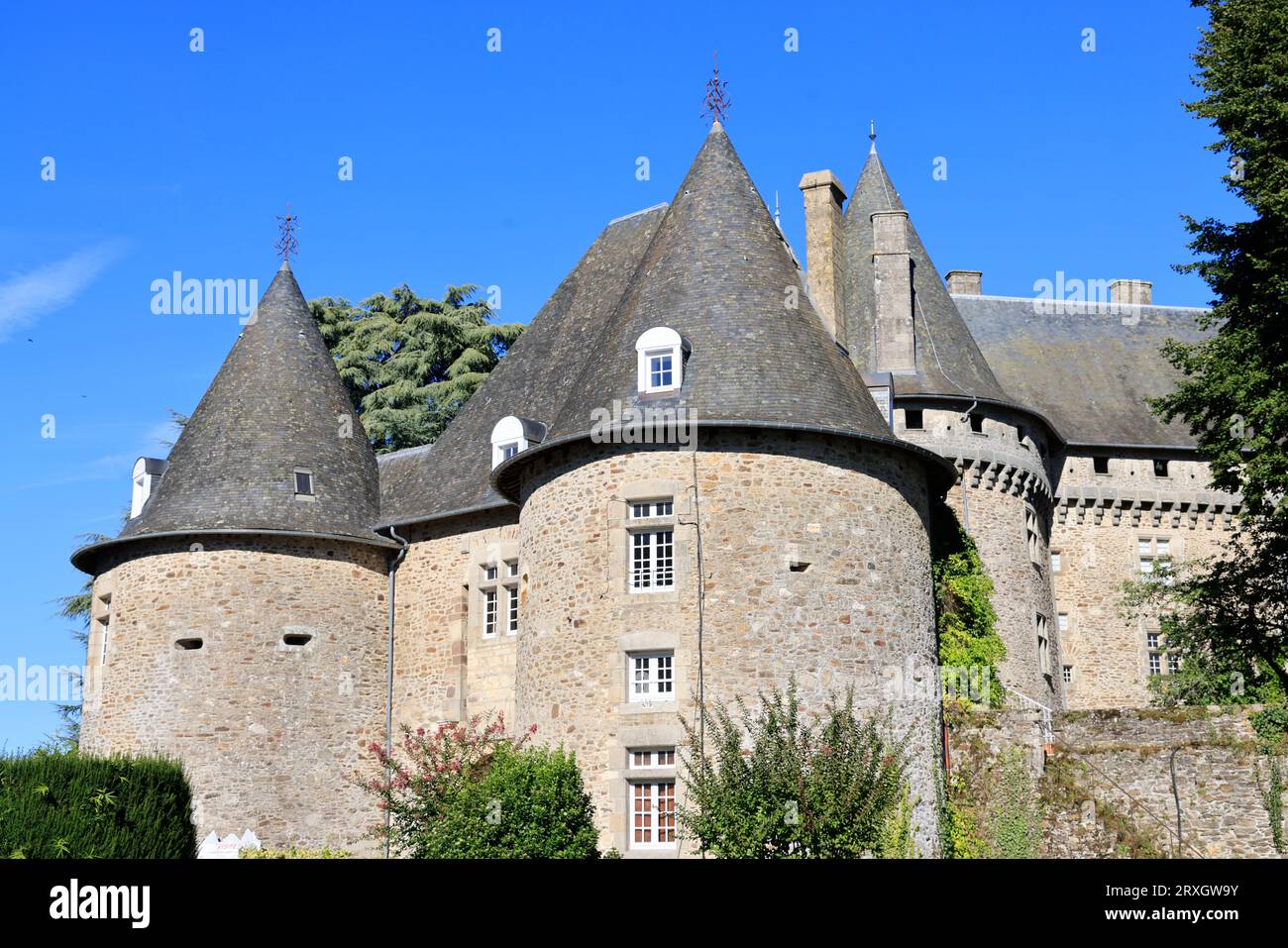 Das Château de Pompadour in Corrèze in Limousin. Der König von Frankreich Ludwig XV. Bot es seiner Geliebten, der berühmten Marquise de Pompadour, im Jahr 1745 an. Hallo Stockfoto