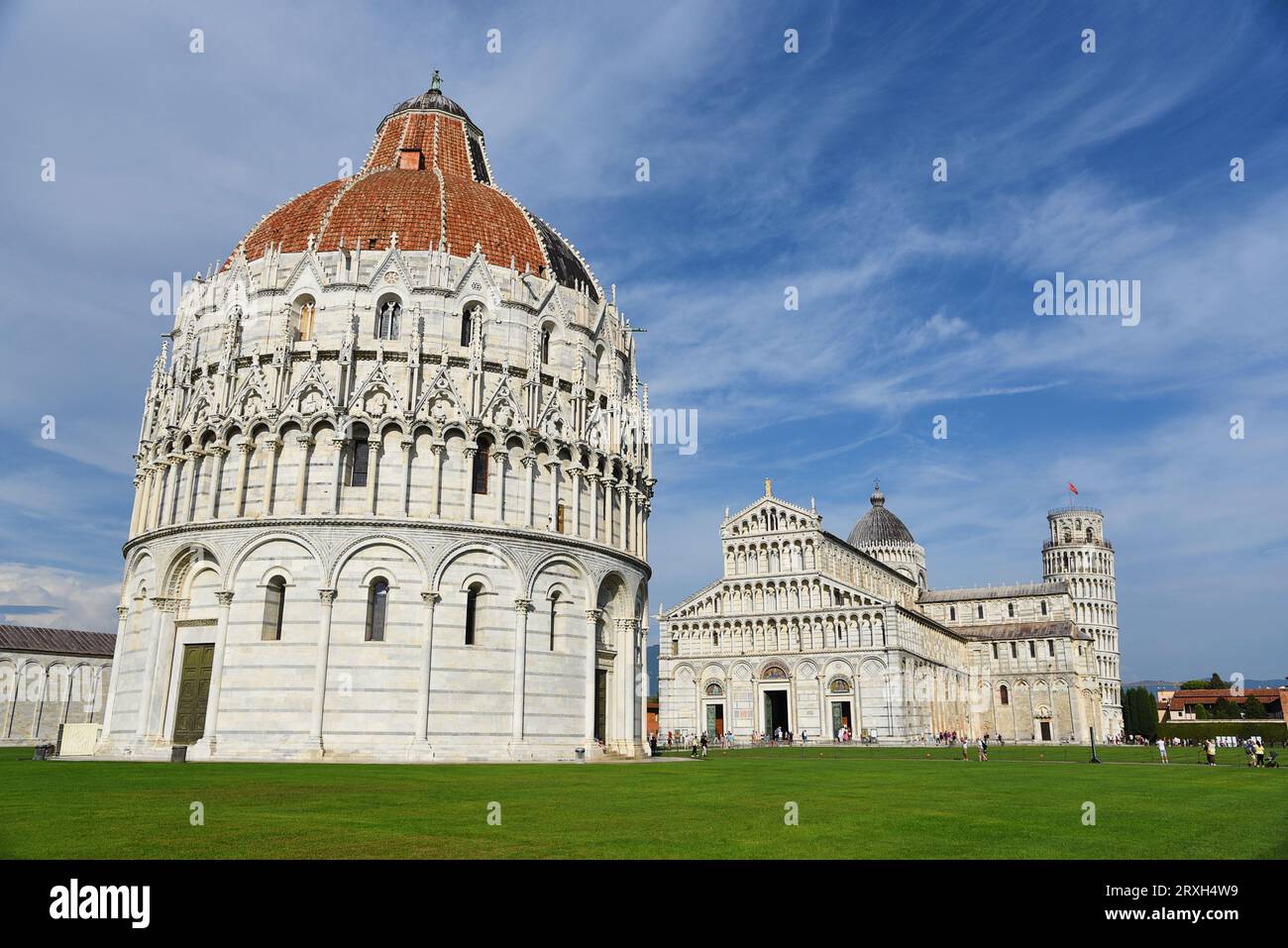 Pisa, Italien. September 2923. Das Baptisterium, das Duoma, die Kathedrale und der schiefe Turm von Pisa. Hochwertige Fotos Stockfoto