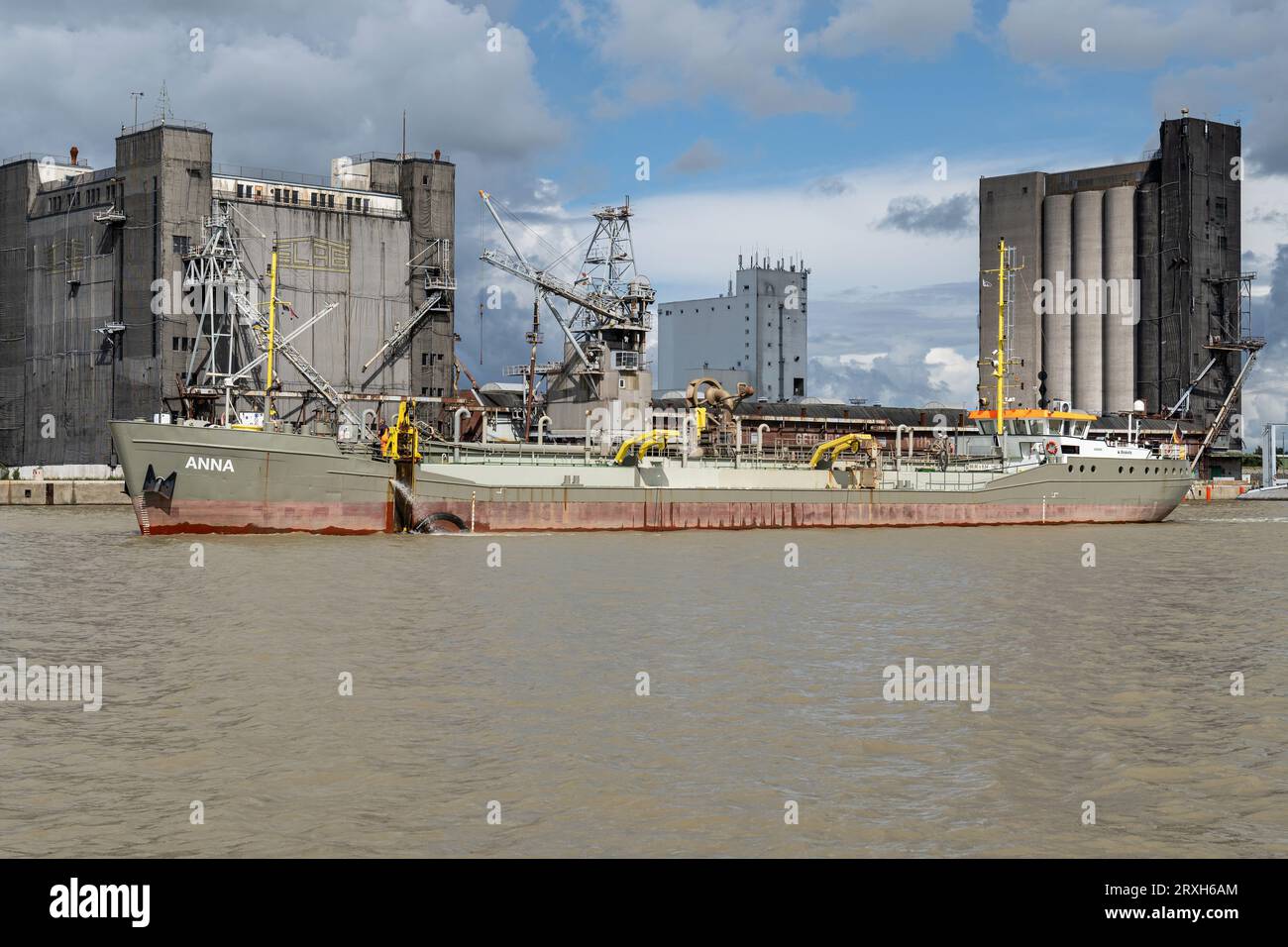 Boskalis-Hafenbagger „Anna“ im Hafen von Emden, Deutschland Stockfoto