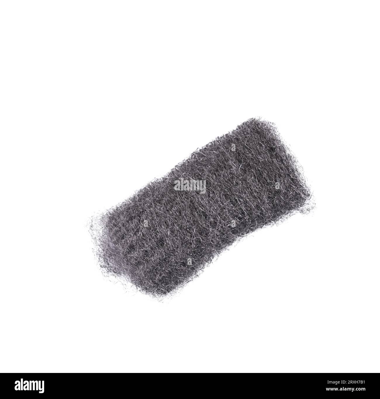 Ein metallischer Scheuerschwamm auf einer transparenten Oberfläche Stockfoto