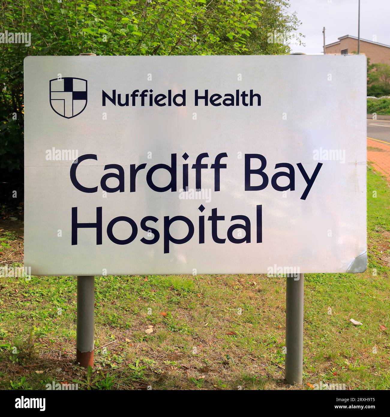 Schild für Nuffield Health, Cardiff Bay Hospital, Cardiff, aufgenommen im September 2023 Stockfoto