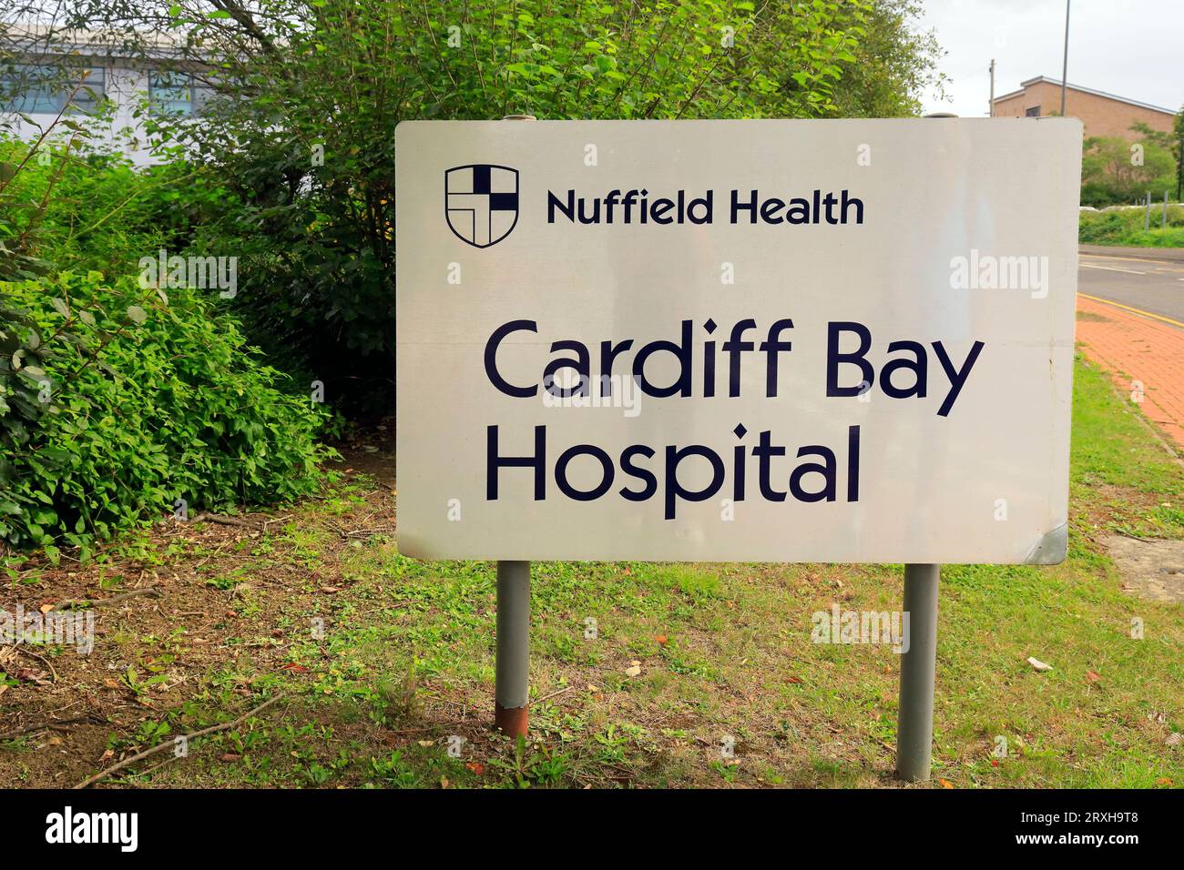 Beschilderung für Nuffield Health, Cardiff Bay Hospital. September 2023 Stockfoto