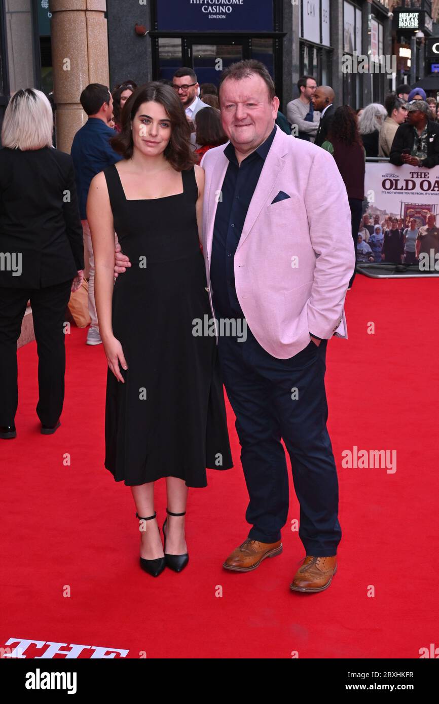 London, Großbritannien. September 2023 25. (L-R) Ebla Mari und Dave Turner bei der Premiere von The Old Oak, im Vue West End, Leicester Square, London Credit: Nils Jorgensen/Alamy Live News Stockfoto