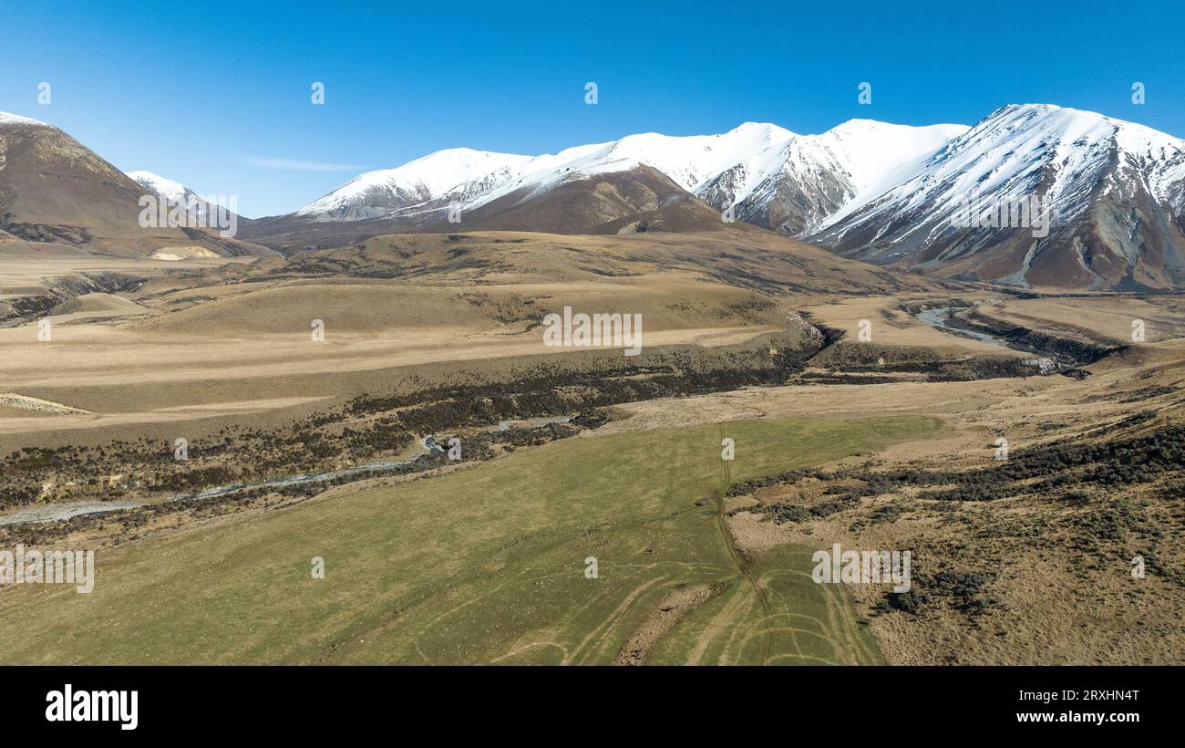 Luftaufnahmen des trockenen Berges befinden sich rund um Castle Hill und den Porters Pass Stockfoto