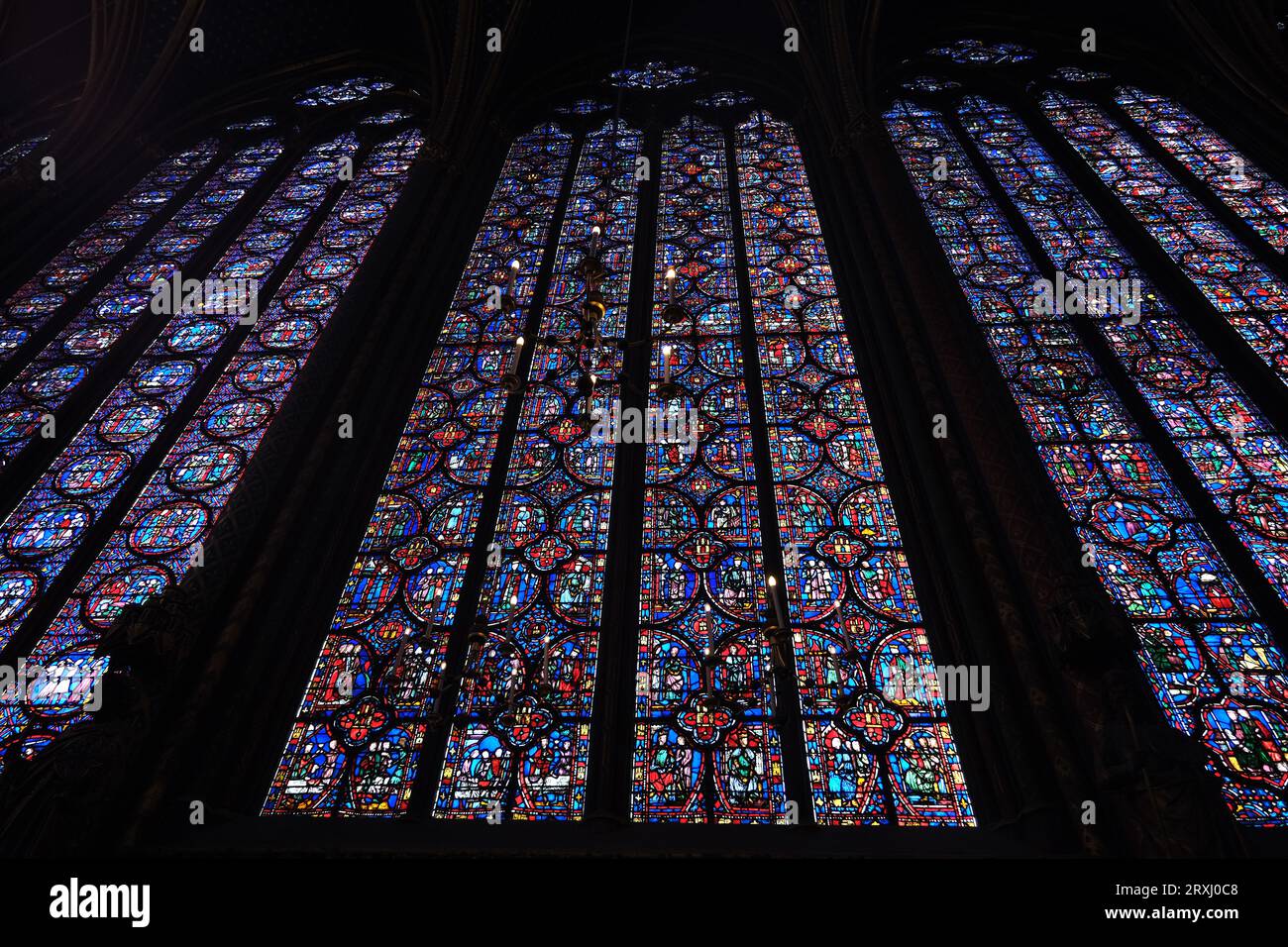 Buntglasfenster im historischen Sainte Chapelle in Paris, Frankreich Stockfoto