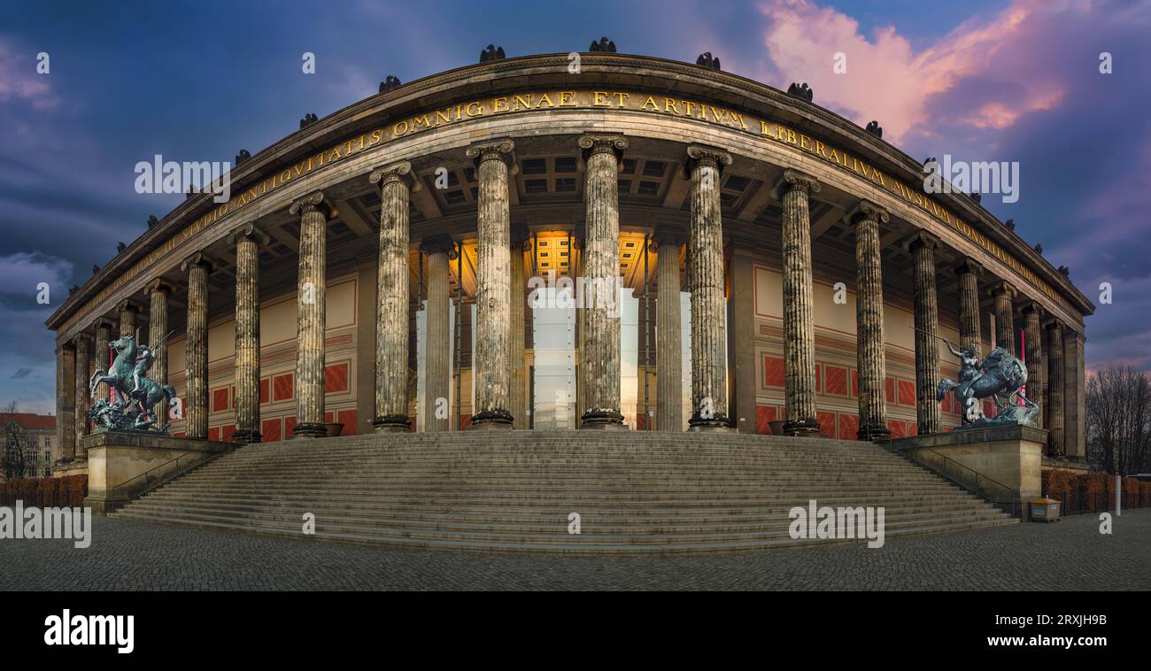 Altes Museum bei Sonnenaufgang in Berlin Stockfoto