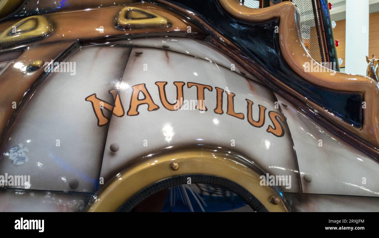 Bordeaux , Frankreich - 09 18 2023 : Nautilus U-Boot von Kapitän Nemo Logo und Text Markenszene aus Jules Verne Roman 20000 Liagues Under the Sea Stockfoto