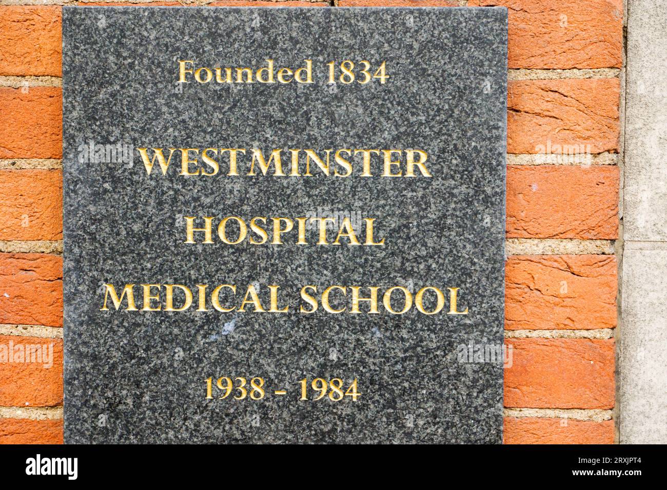 Eine Gedenktafel zum ehemaligen Standort der Westminster Hospital Medical School an der Horseferry Road in London, Großbritannien Stockfoto